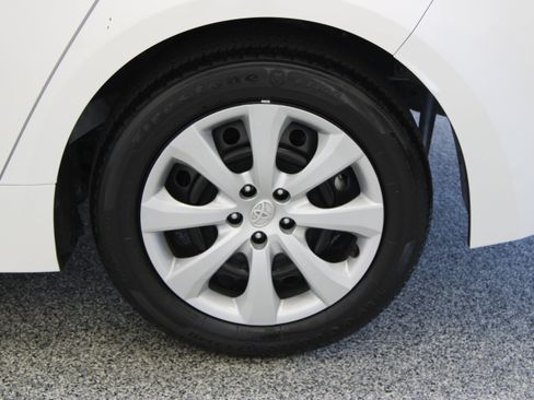 Used 2024 Toyota Corolla LE FWD image 10