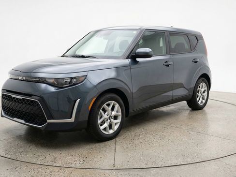 Used 2025 Kia Soul LX w/ LX Technology Package image 3