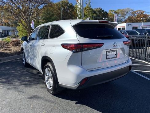 Certified 2023 Toyota Highlander L image 6