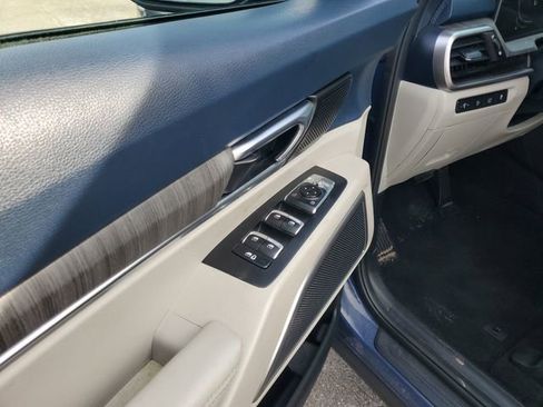 Used 2024 Kia Telluride EX w/ EX Captain's Chair Package image 12