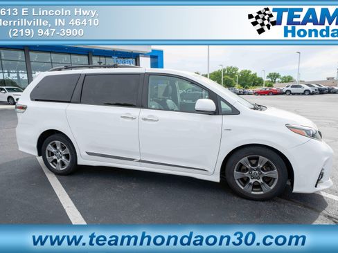 Used 2019 Toyota Sienna SE w/ SE Preferred Package AWD/4WD image 1