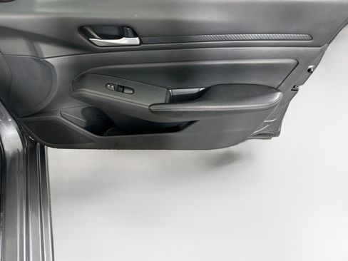 Used 2025 Nissan Altima 2.5 SV FWD image 29