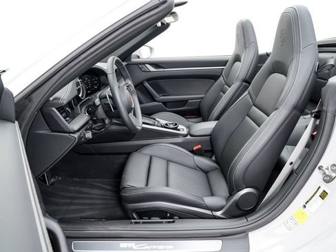 Certified 2024 Porsche 911 Carrera RWD image 6