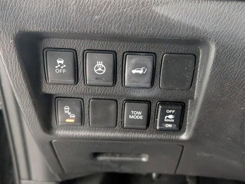 Used 2019 Nissan Pathfinder SL image 16