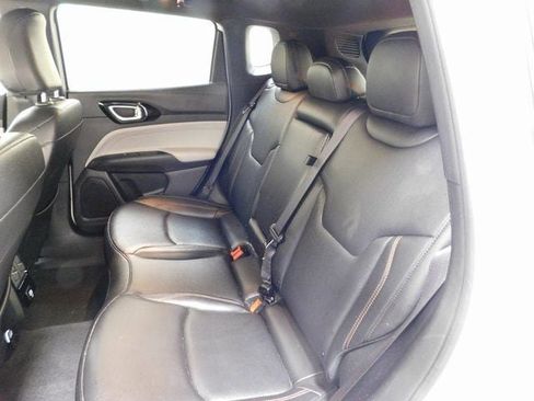 Used 2024 Jeep Compass Limited image 10