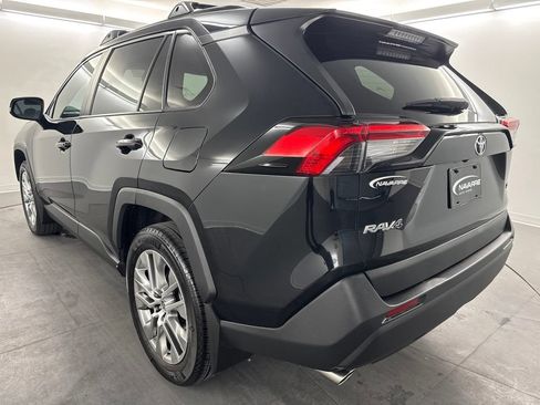 Used 2022 Toyota RAV4 XLE Premium FWD image 5