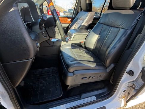 Used 2017 Lincoln Navigator Select image 13