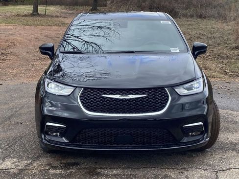 New 2026 Chrysler Pacifica Select image 2