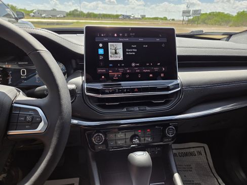 New 2026 Jeep Compass Latitude AWD/4WD image 33