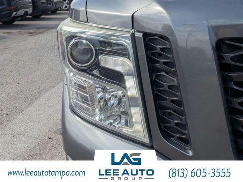 Used 2019 Nissan Titan PRO-4X w/ Pro-4x Convenience Package AWD/4WD image 9