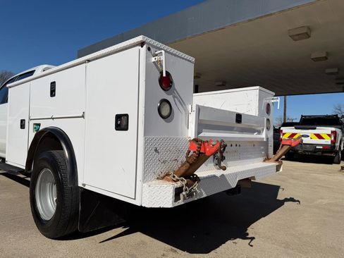 Used 2024 GMC Sierra 3500 Pro w/ Convenience Package image 12