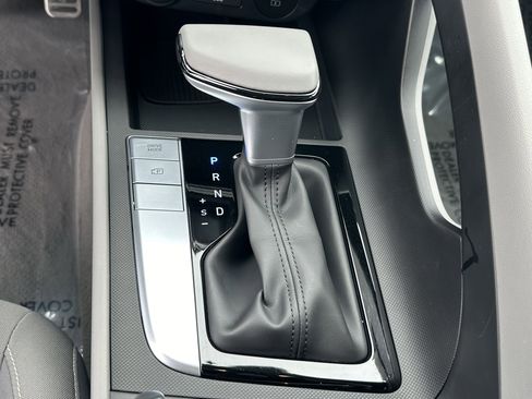 Used 2025 Hyundai Elantra Sport image 32