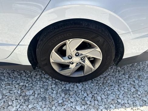 Used 2025 Hyundai Sonata SE FWD image 11