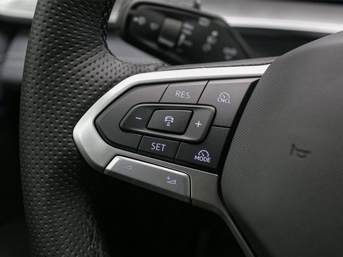 New 2025 Volkswagen Tiguan SE R-Line image 25