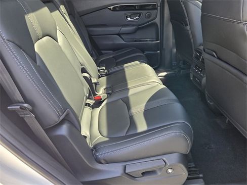 Used 2025 Honda Pilot Touring image 15