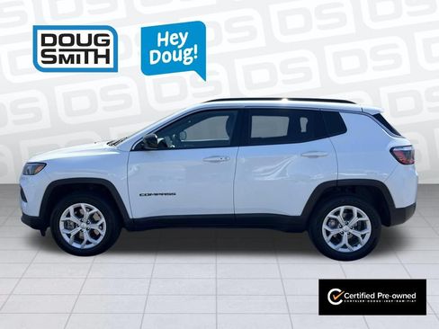 Certified 2024 Jeep Compass Latitude AWD/4WD image 3