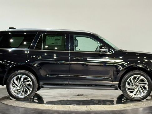 New 2026 Lincoln Navigator Premiere AWD/4WD image 10