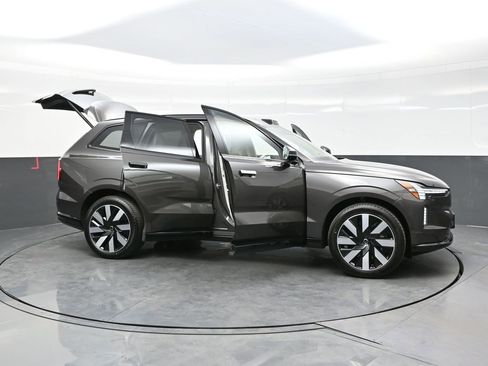 New 2025 Volvo EX90 Ultra image 31