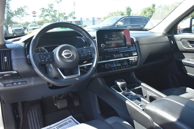 Used 2025 Nissan Pathfinder SV FWD image 18