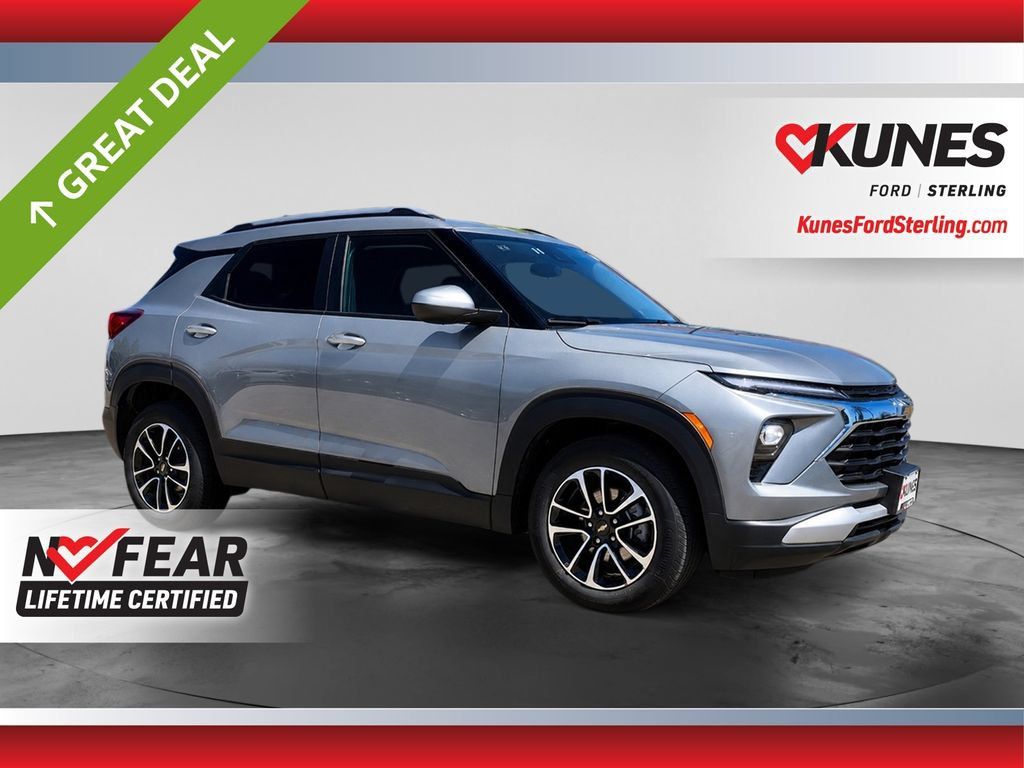 Used 2025 Chevrolet TrailBlazer LT FWD image 1