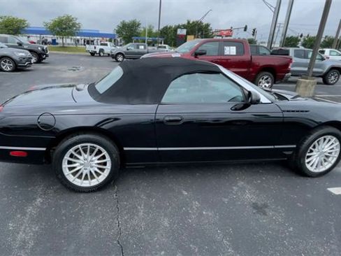 Used 2004 Ford Thunderbird image 2