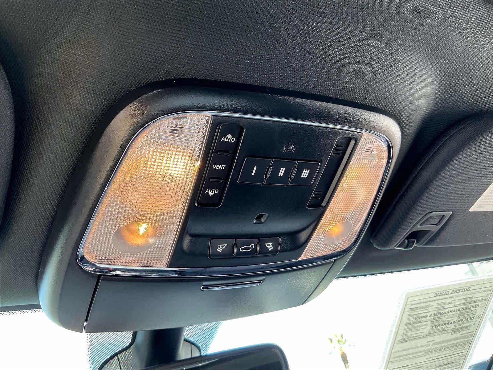 Used 2019 Jeep Grand Cherokee Laredo AWD/4WD image 35