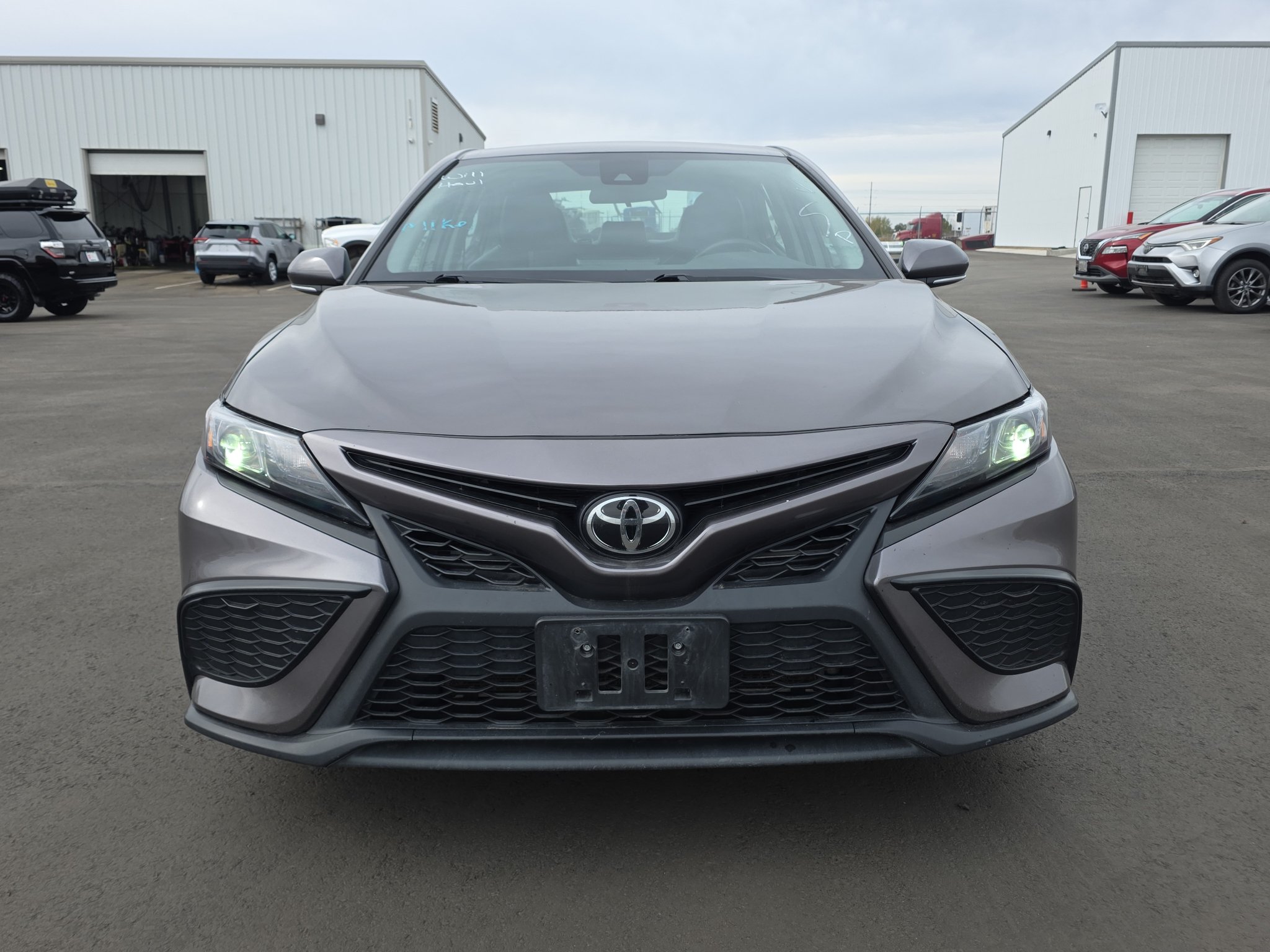 Used 2024 Toyota Camry SE FWD image 2