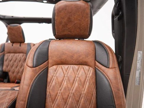 Used 2025 Jeep Wrangler Sport image 22