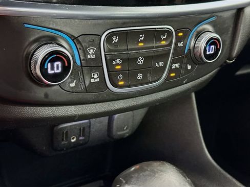Used 2022 Chevrolet Traverse LT AWD/4WD image 19