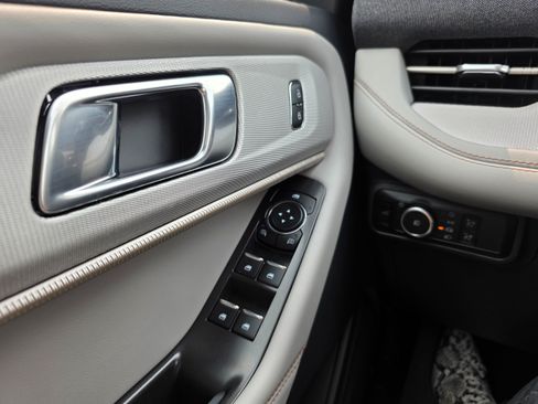 New 2026 Ford Explorer Active w/ Active Comfort Package AWD/4WD image 19