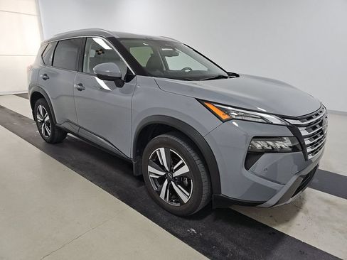Used 2024 Nissan Rogue SL FWD image 3