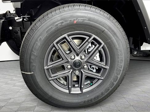 New 2025 Jeep Gladiator Sport image 13