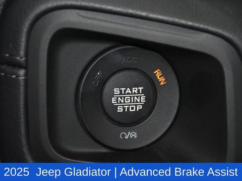 Used 2025 Jeep Gladiator Sport image 12