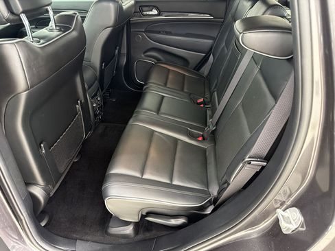 Used 2019 Jeep Grand Cherokee Overland AWD/4WD image 23