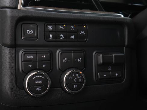 Used 2026 Chevrolet Tahoe High Country AWD/4WD image 30