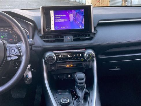 Used 2025 Toyota RAV4 LE image 7
