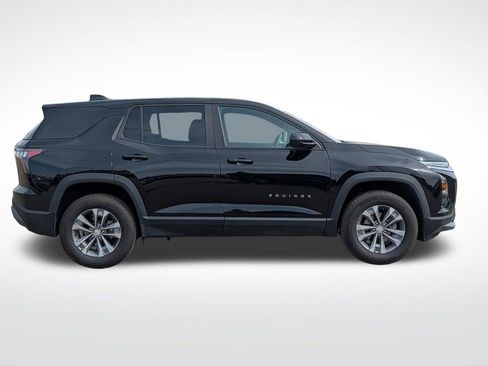 Used 2025 Chevrolet Equinox LT image 2