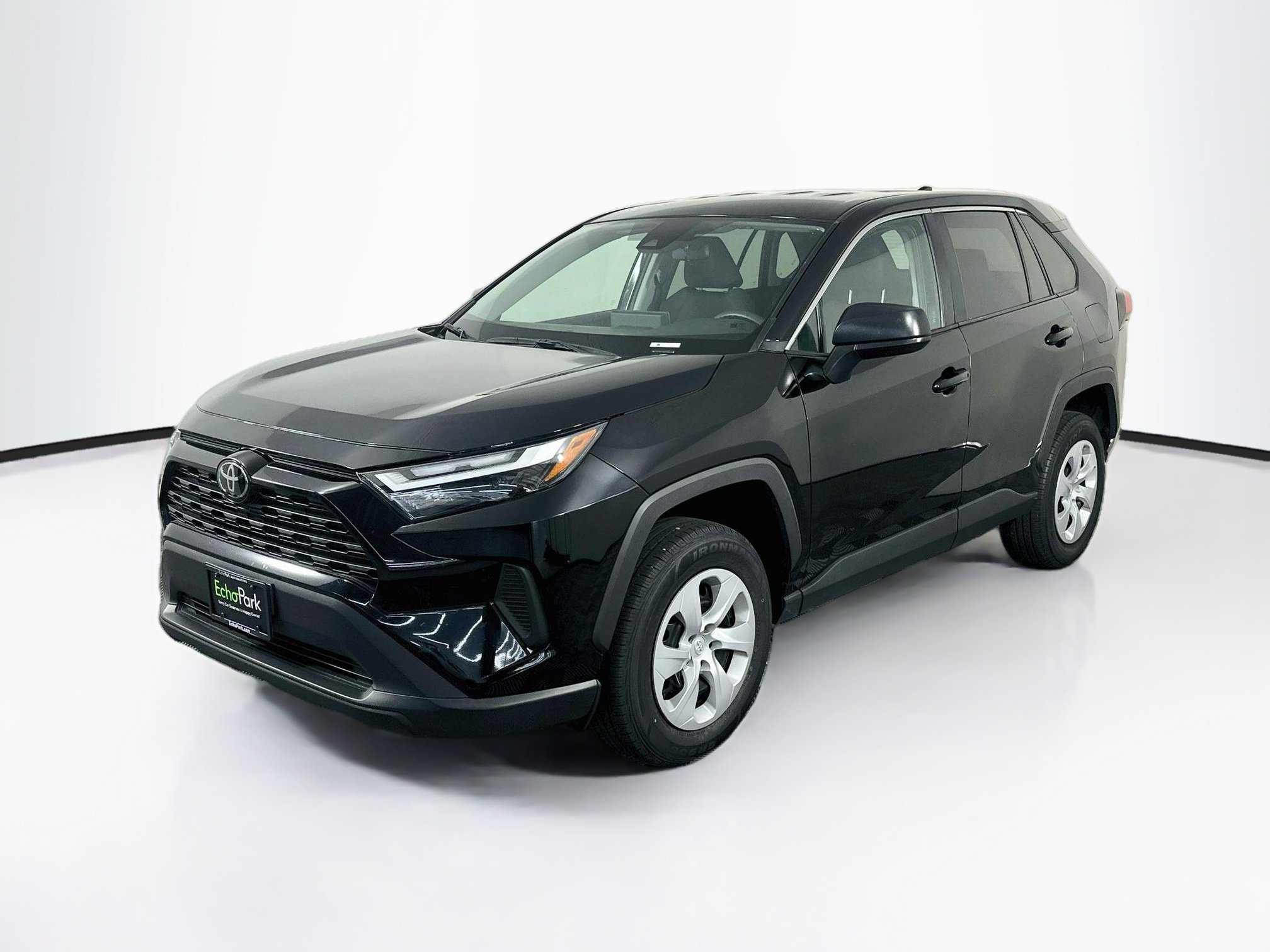 Used 2025 Toyota RAV4 LE AWD/4WD image 3