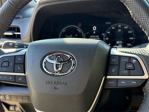 Used 2025 Toyota Sienna XSE image 32