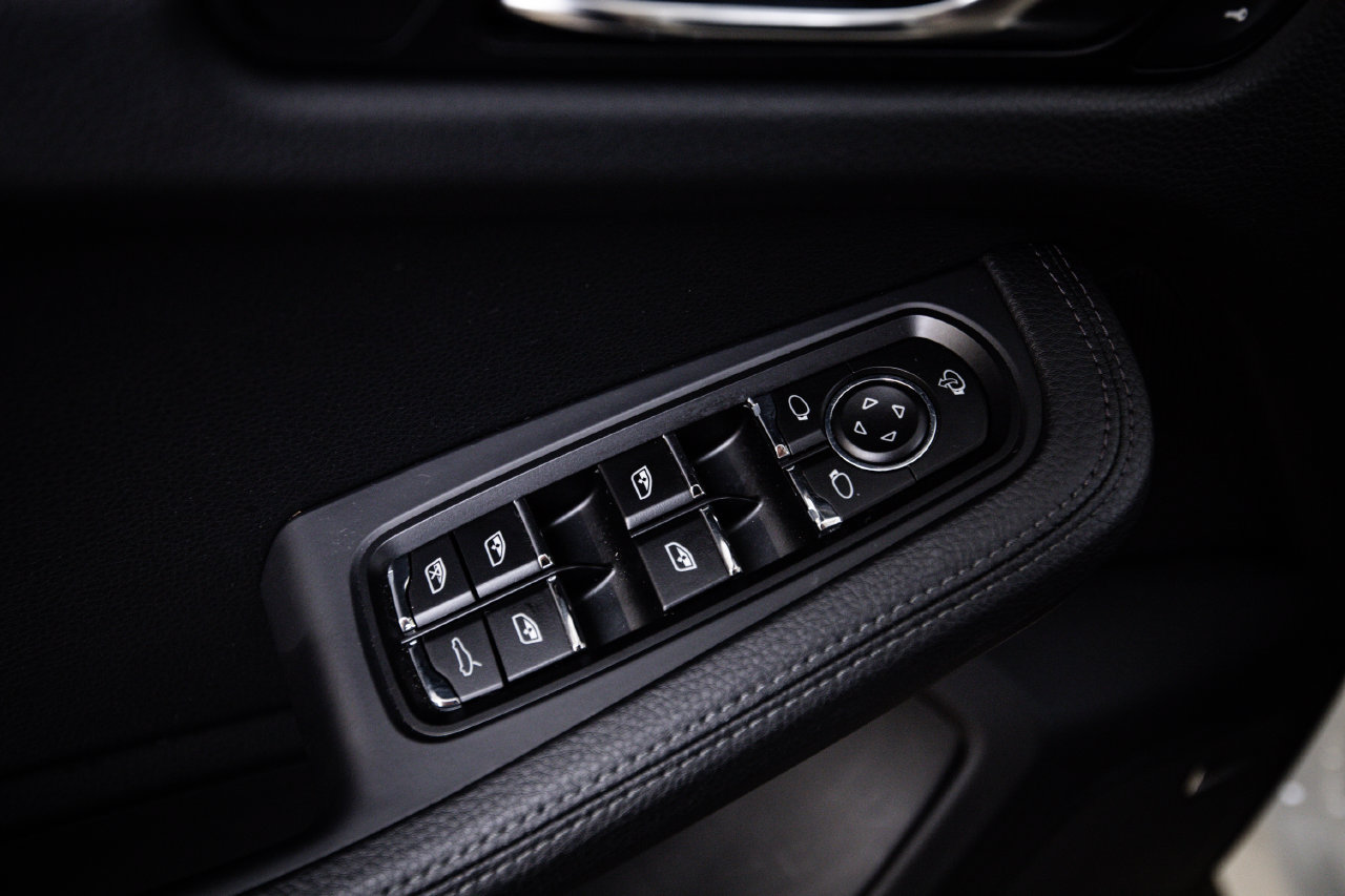 Certified 2026 Porsche Macan AWD/4WD image 21
