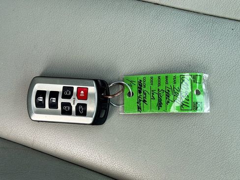 Used 2014 Toyota Sienna XLE image 39