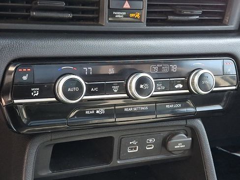 Used 2023 Honda Pilot Touring image 18