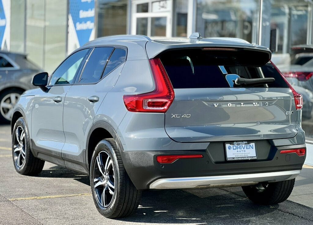 Used 2023 Volvo XC40 B5 Core w/ Convenience Package AWD/4WD image 3