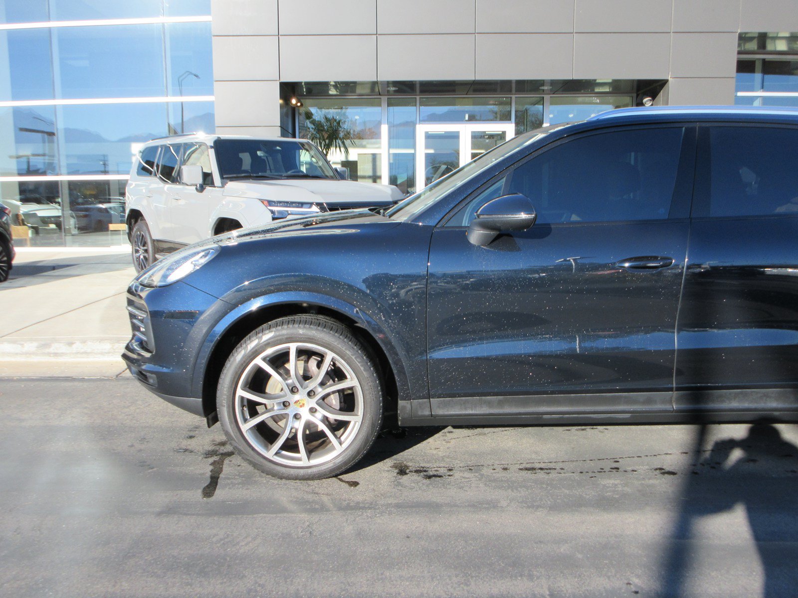 Used 2020 Porsche Cayenne AWD/4WD image 2
