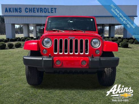 Used 2017 Jeep Wrangler Unlimited Sahara w/ Connectivity Group AWD/4WD image 9