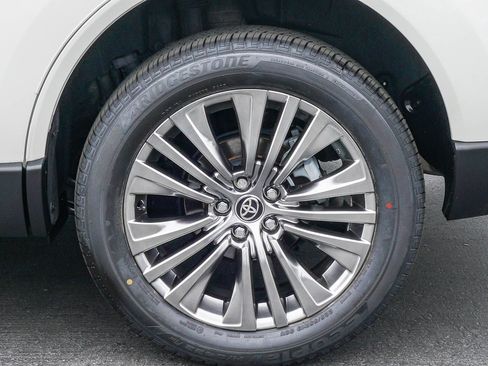 Used 2021 Toyota Venza XLE AWD/4WD image 12