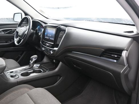 Used 2021 Chevrolet Traverse LT image 16