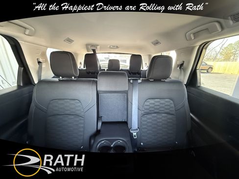 Used 2025 Nissan Pathfinder SV image 19