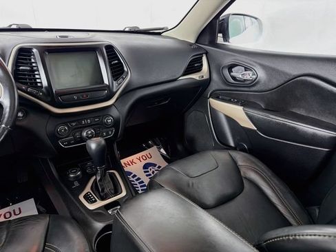 Used 2018 Jeep Cherokee Limited AWD/4WD image 23