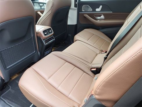 Used 2024 Mercedes-Benz GLS 450 4MATIC image 44